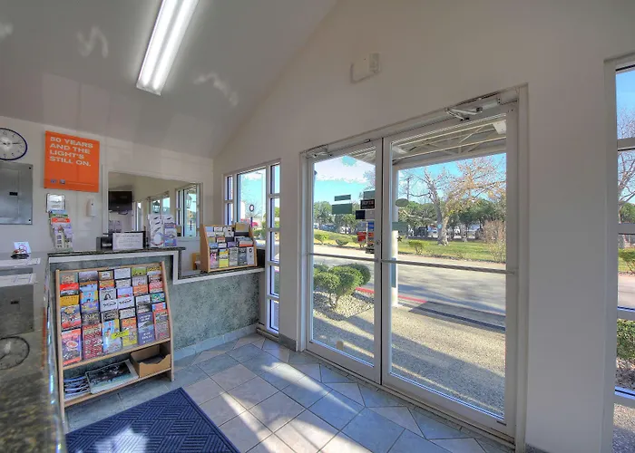 Motel 6-Kerrville, Tx